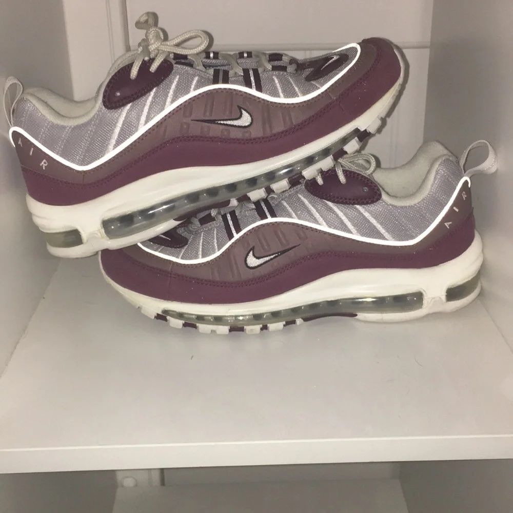 Nike Air Max’s - Women’s 9.5 - Picture 3 of 4